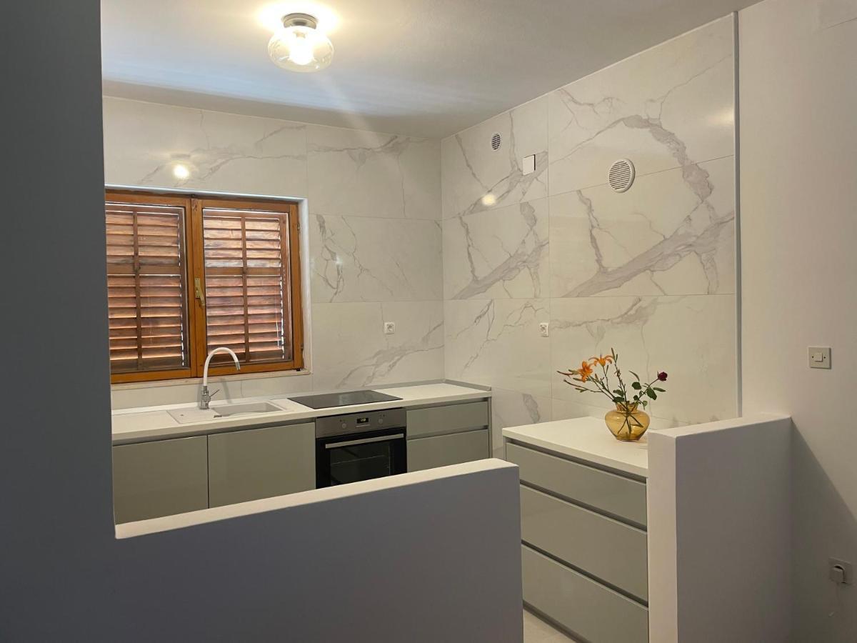 Six Bedroom Holiday Home Matea Ploce  Buitenkant foto
