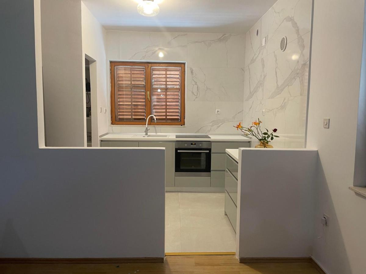 Six Bedroom Holiday Home Matea Ploce  Buitenkant foto