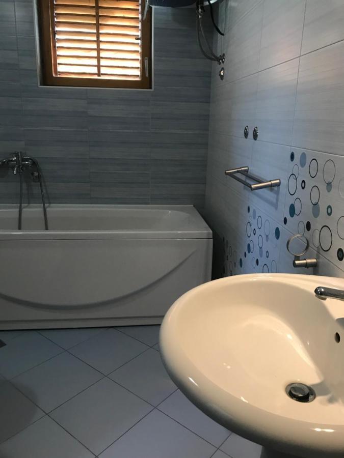 Six Bedroom Holiday Home Matea Ploce  Buitenkant foto